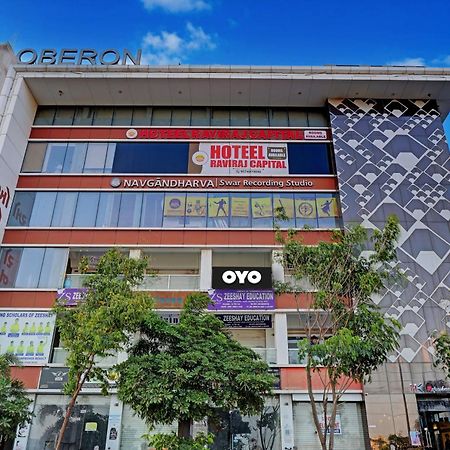 Collection O Hotel Swarg Surat Exterior foto