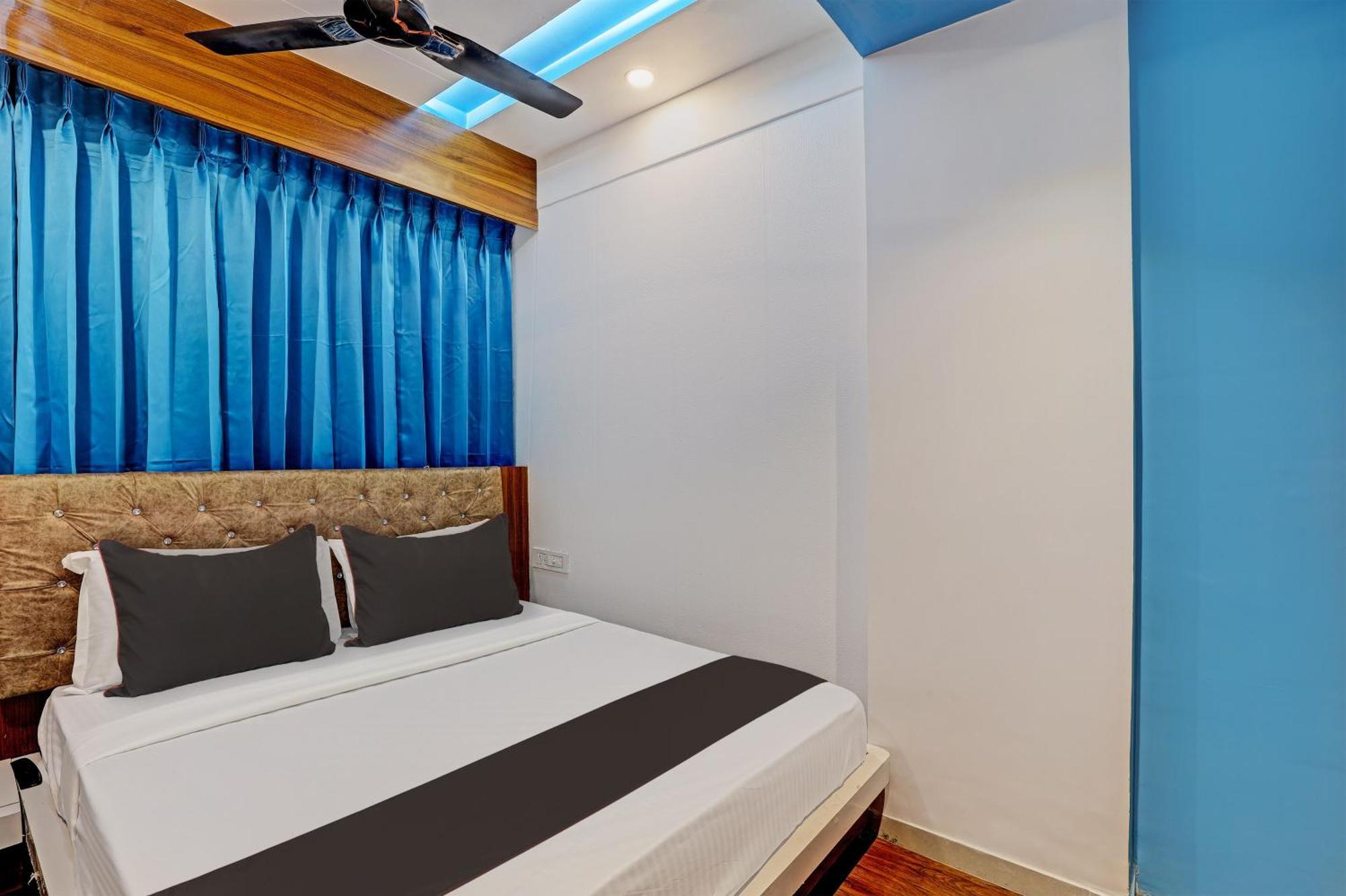 Collection O Hotel Swarg Surat Exterior foto