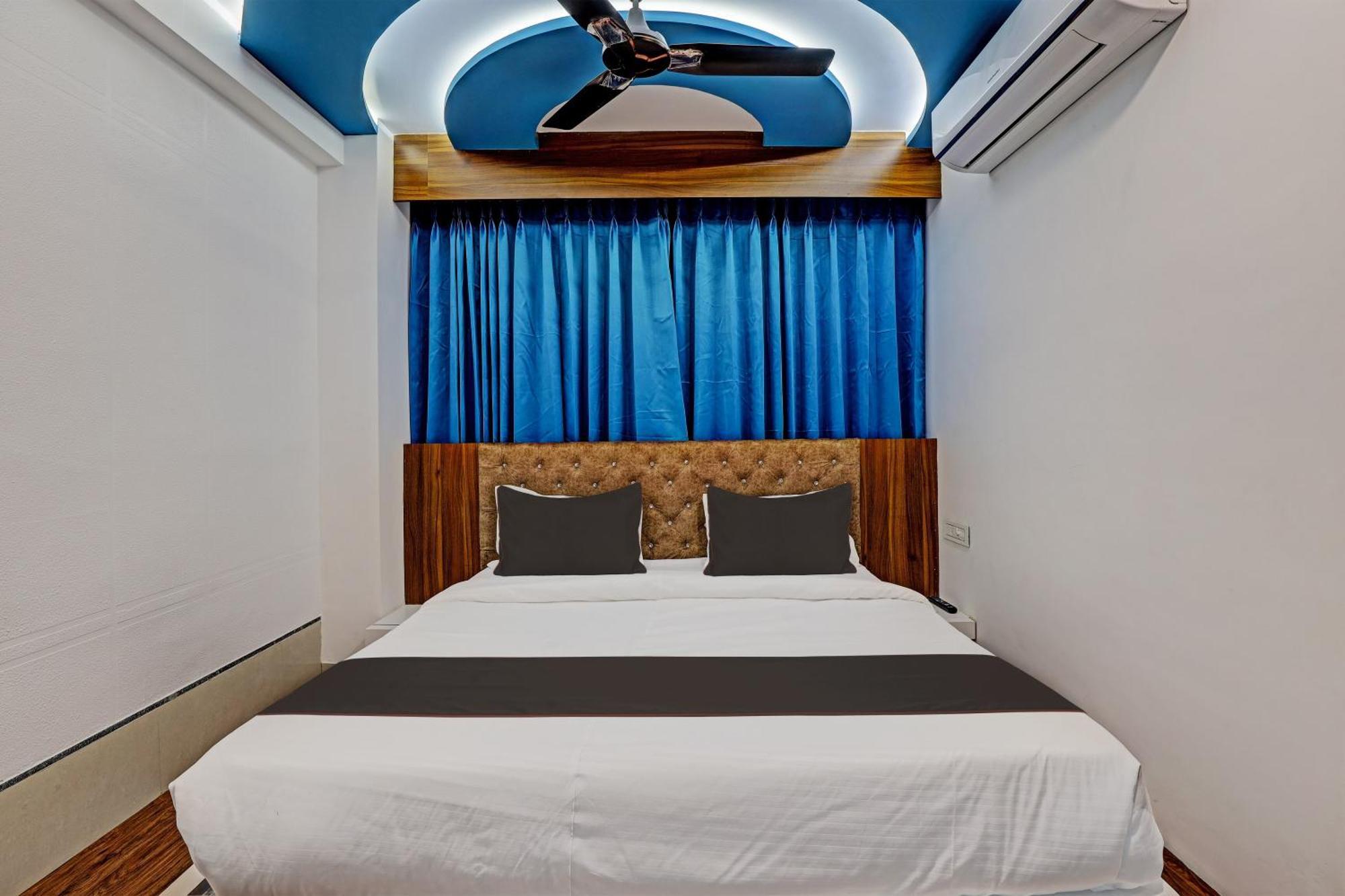 Collection O Hotel Swarg Surat Exterior foto