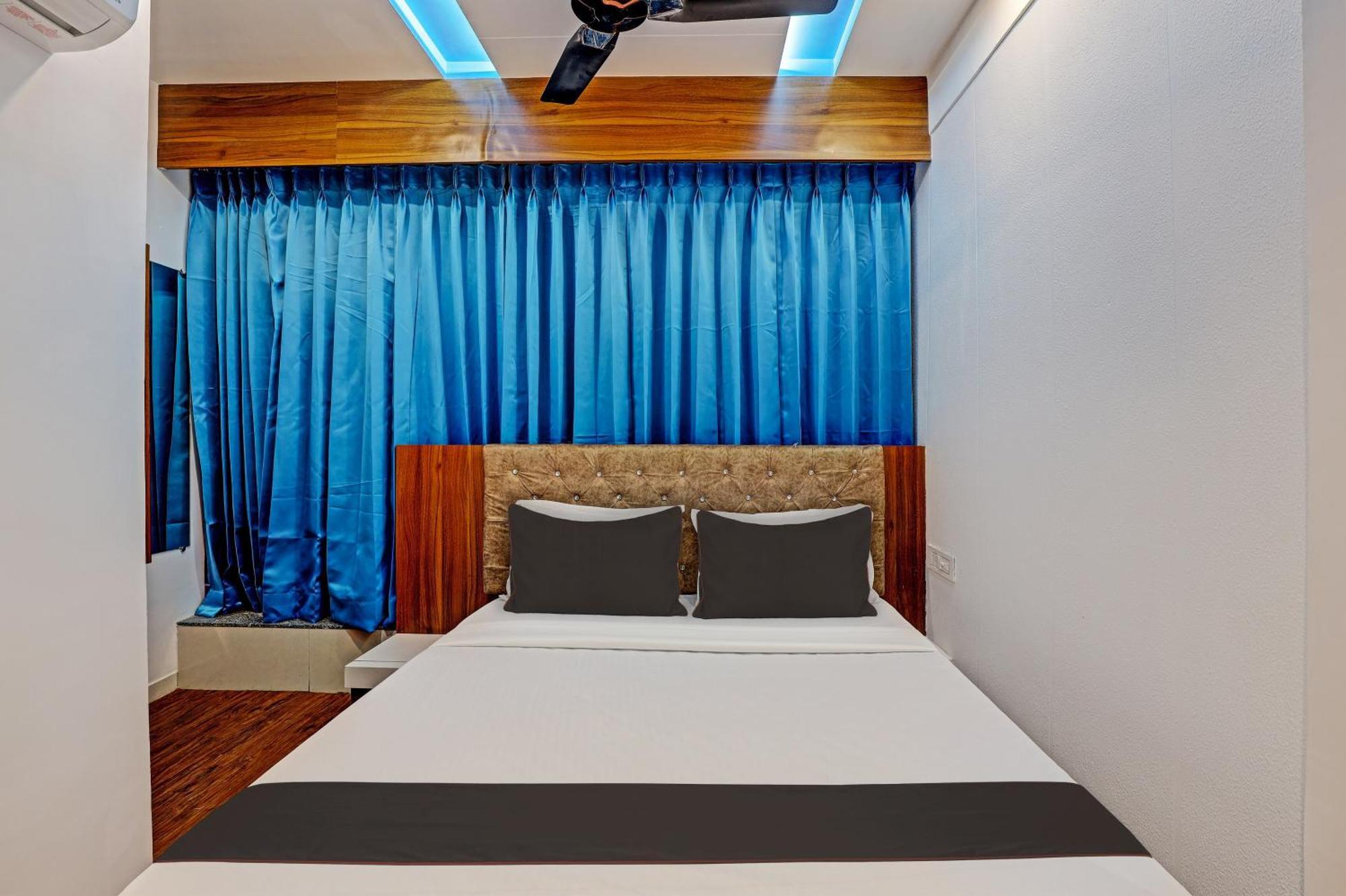 Collection O Hotel Swarg Surat Exterior foto