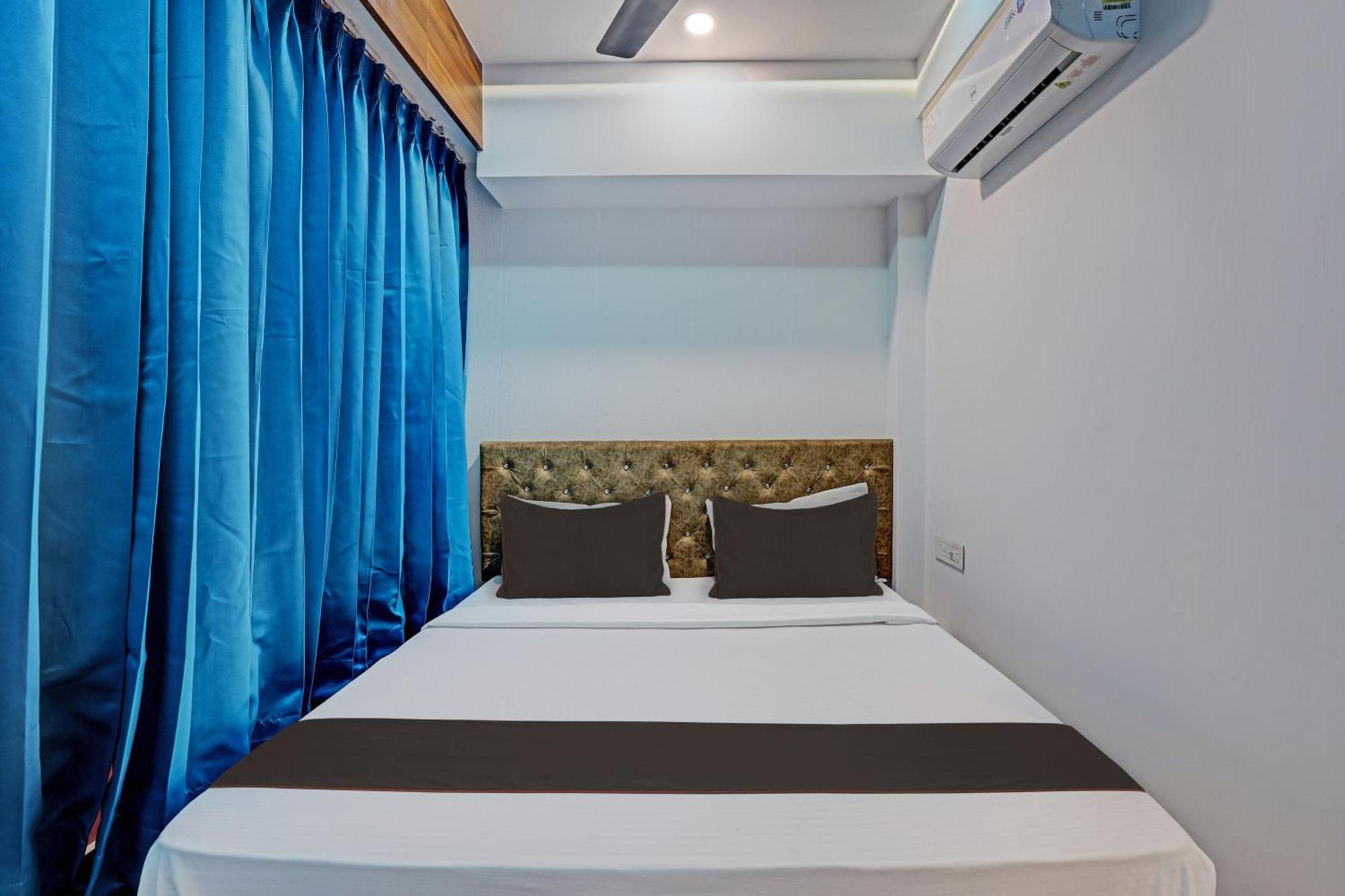 Collection O Hotel Swarg Surat Exterior foto